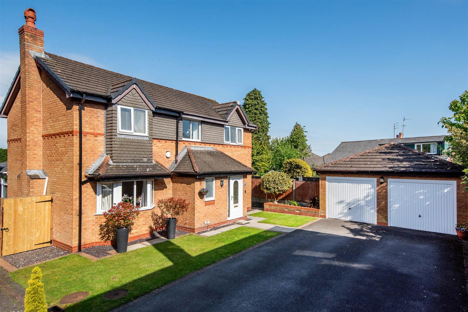 5 bed property in The Cloisters, Leyland